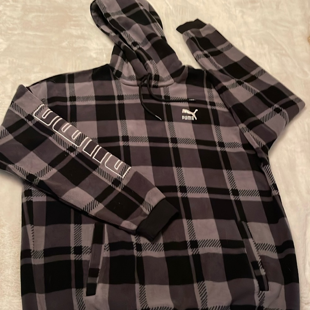 Used men’s puma fleece hoodie